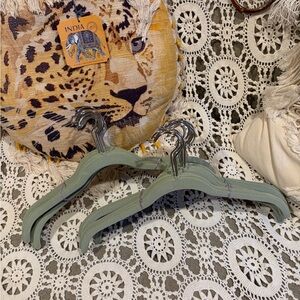 Joy Mangano velvet slim hangers set of 30 shirt hangers sage green no slip slim